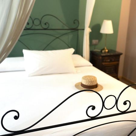 Lange Bed and Breakfast Priocca Exteriör bild